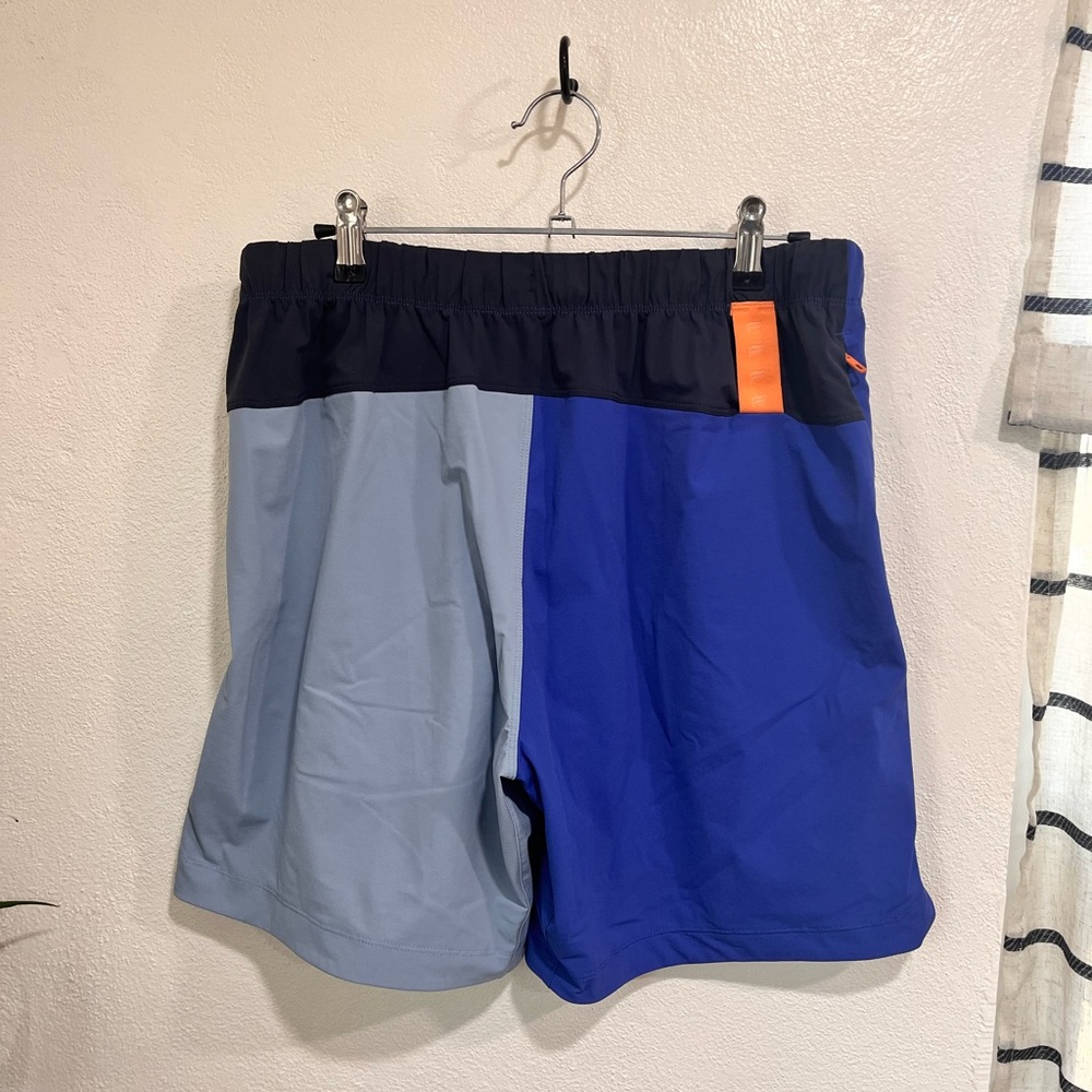 - Fabletics The One Short in Colorblock